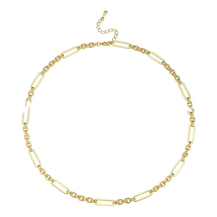 Gold-plated retro necklace with an oval pendant – stylish jewelry in a fashionable version