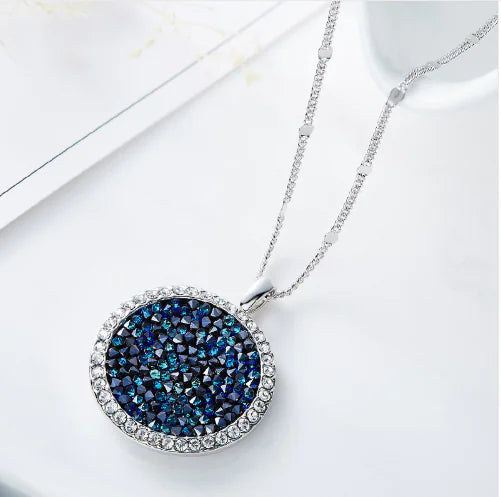 Okrągły naszyjnik z kryształami Swarovski.