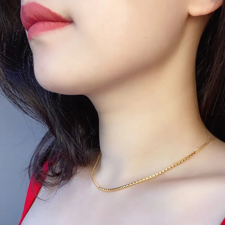 Naszyjnik MyOne z odporną na blaknięcie, próżniowo nakładaną powłoką złota i unikalnym wzorem