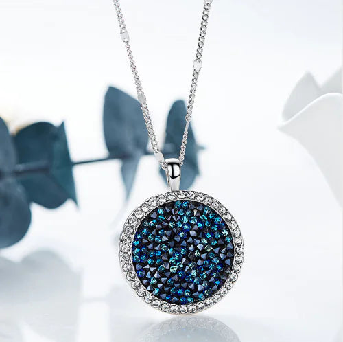 Okrągły naszyjnik z kryształami Swarovski.