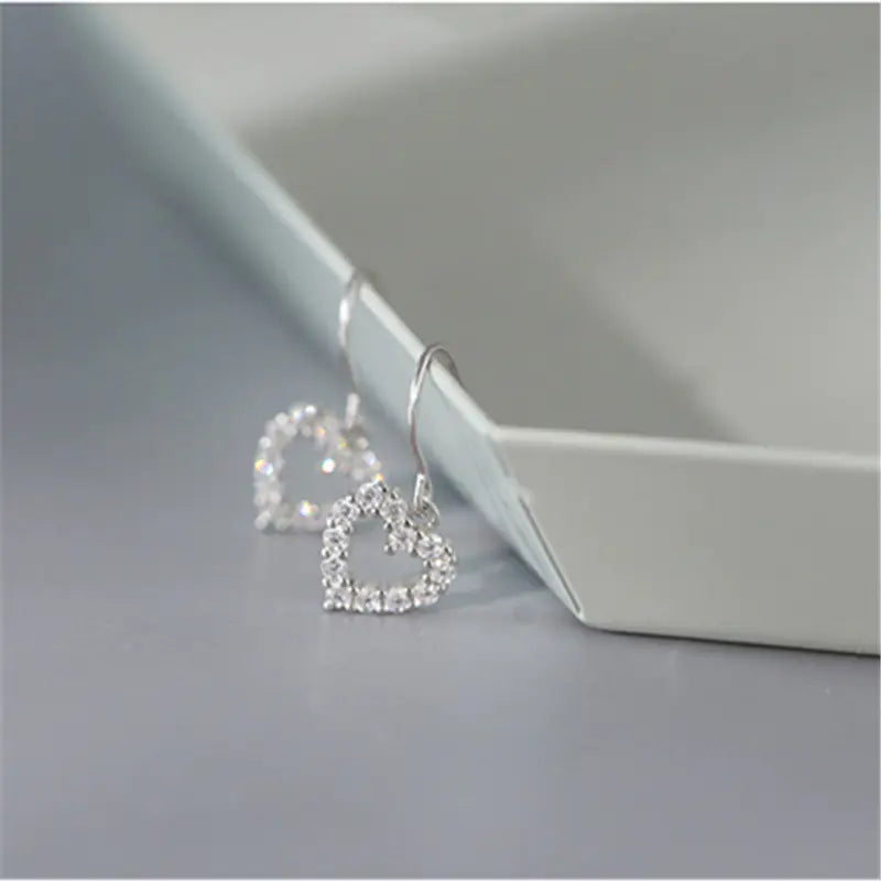 Charming heart-shaped earrings made of S925 silver for girls