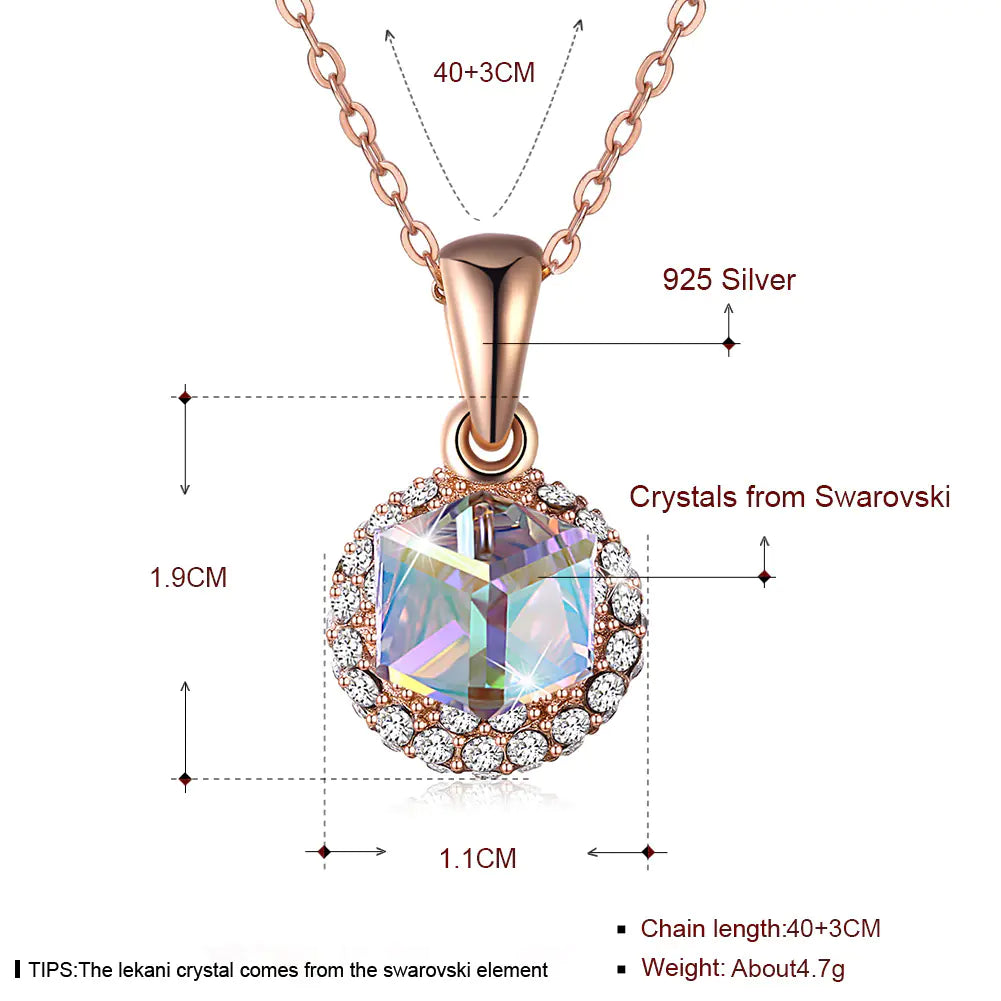 Nowy naszyjnik z kryształami Swarovski i geometrycznym wisiorkiem.