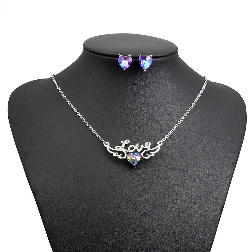 Zestaw naszyjnik i kolczyki z zawieszką w kształcie serca, zdobione kryształami Swarovski.
