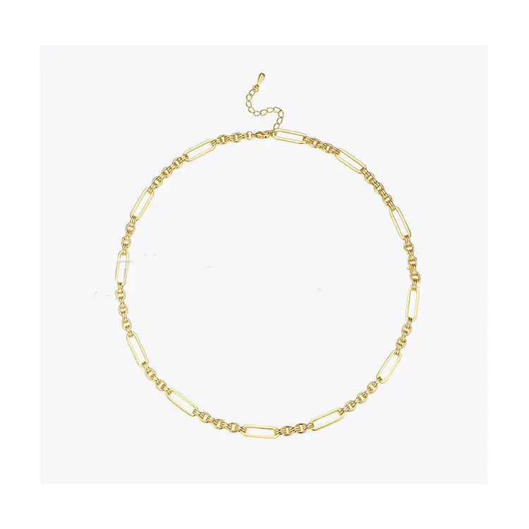 Gold-plated retro necklace with an oval pendant – stylish jewelry in a fashionable version