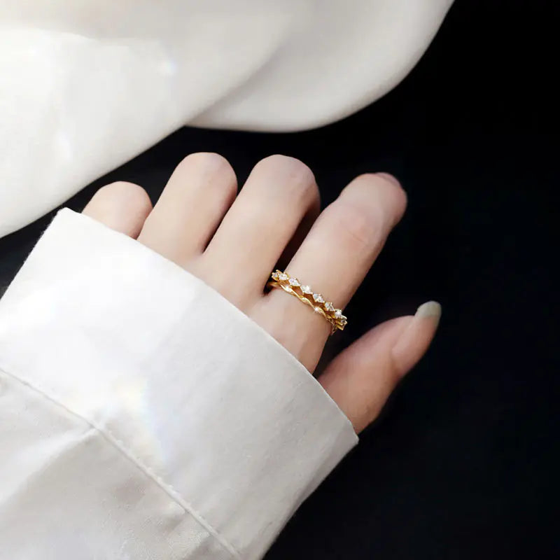 Srebrny pierścionek S925 z podwójną warstwą i cyrkoniami – elegancki design