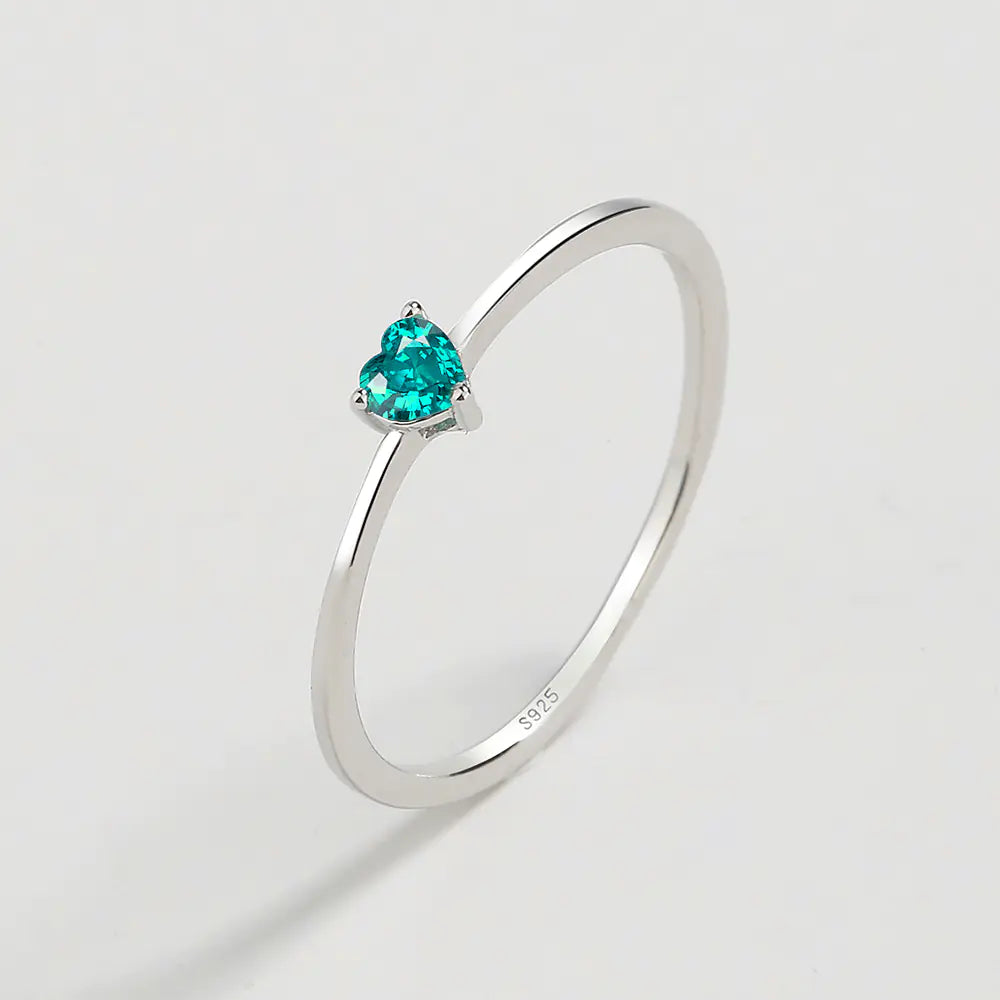 Damski pierścionek w kształcie serca ze srebra próby 925 – modna biżuteria