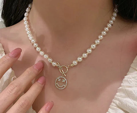 Heart-shaped pearl necklace