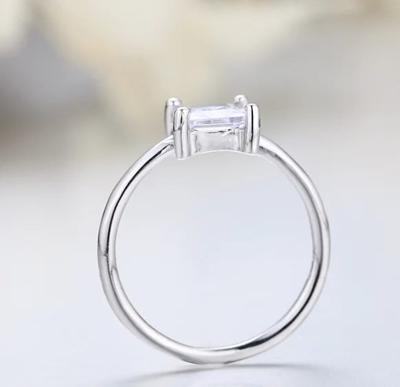 Luksusowy Srebrny Pierścionek Zaręczynowy z Kwadratowym Diamentem