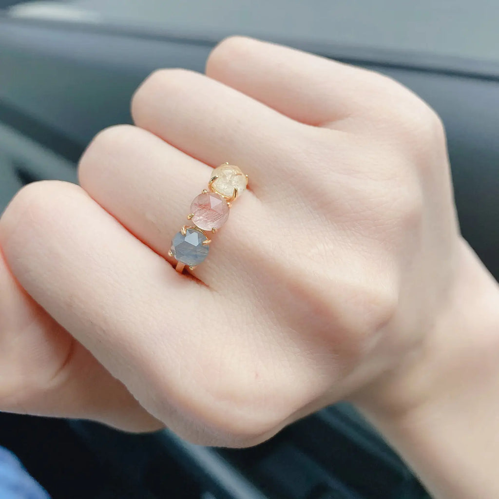 Japoński minimalistyczny pierścionek ze srebra próby 925 z naturalnym kryształem