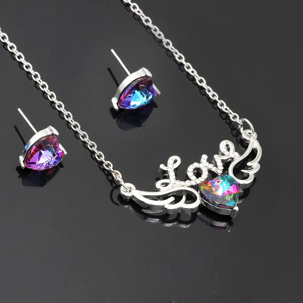 Zestaw naszyjnik i kolczyki z zawieszką w kształcie serca, zdobione kryształami Swarovski.