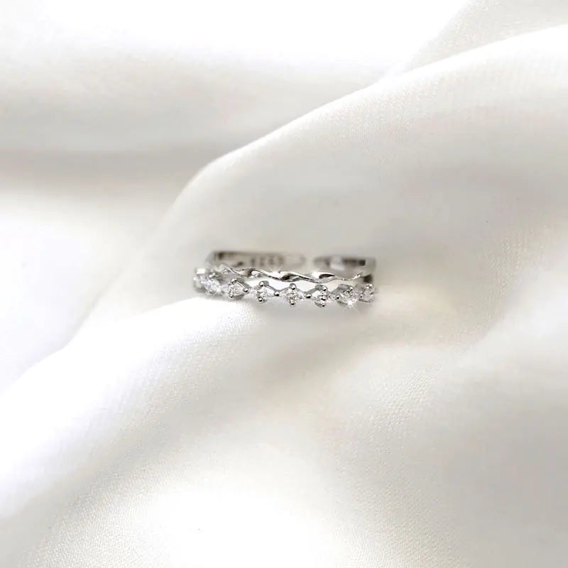 Srebrny pierścionek S925 z podwójną warstwą i cyrkoniami – elegancki design