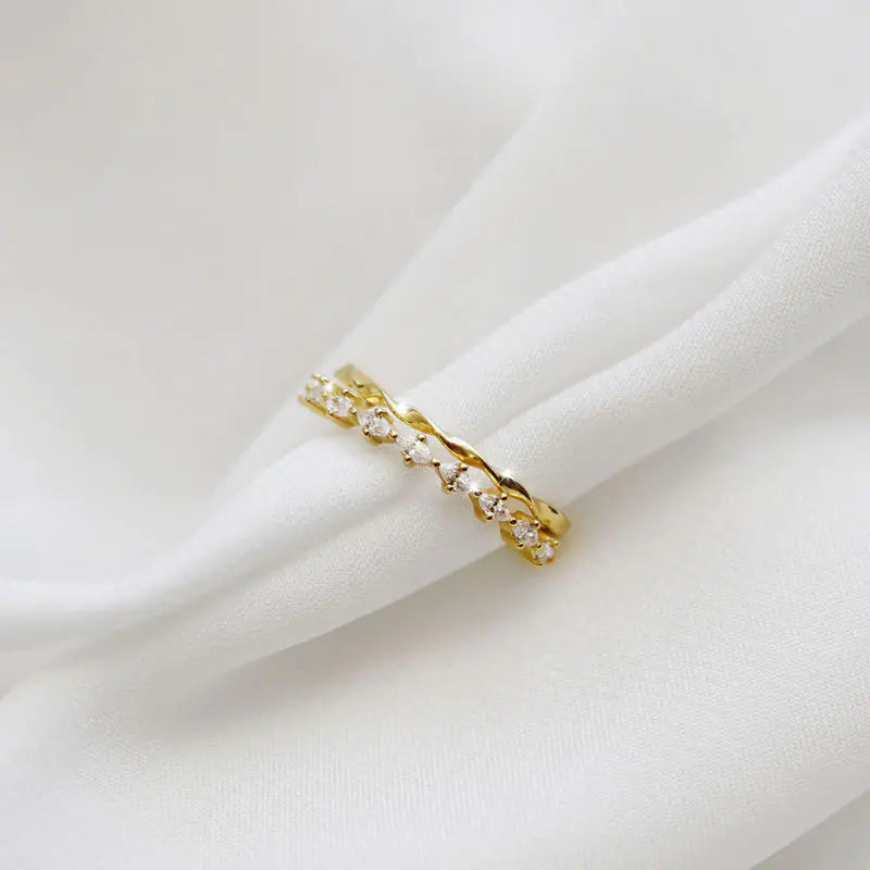 Srebrny pierścionek S925 z podwójną warstwą i cyrkoniami – elegancki design