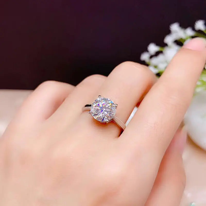 Luksusowy Zaręczynowy Pierścionek z Moissanitem ze Srebra 925