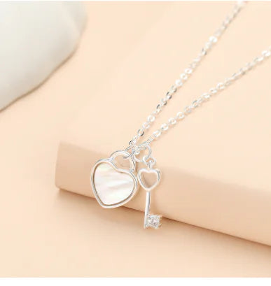 Naszyjnik Heart Lock z kryształami Swarovski Elements marki Xuping.