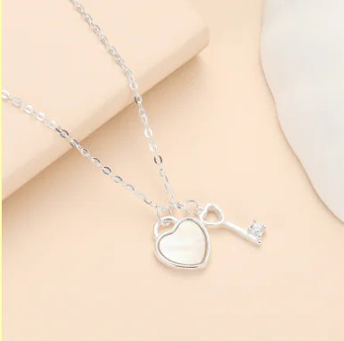 Naszyjnik Heart Lock z kryształami Swarovski Elements marki Xuping.