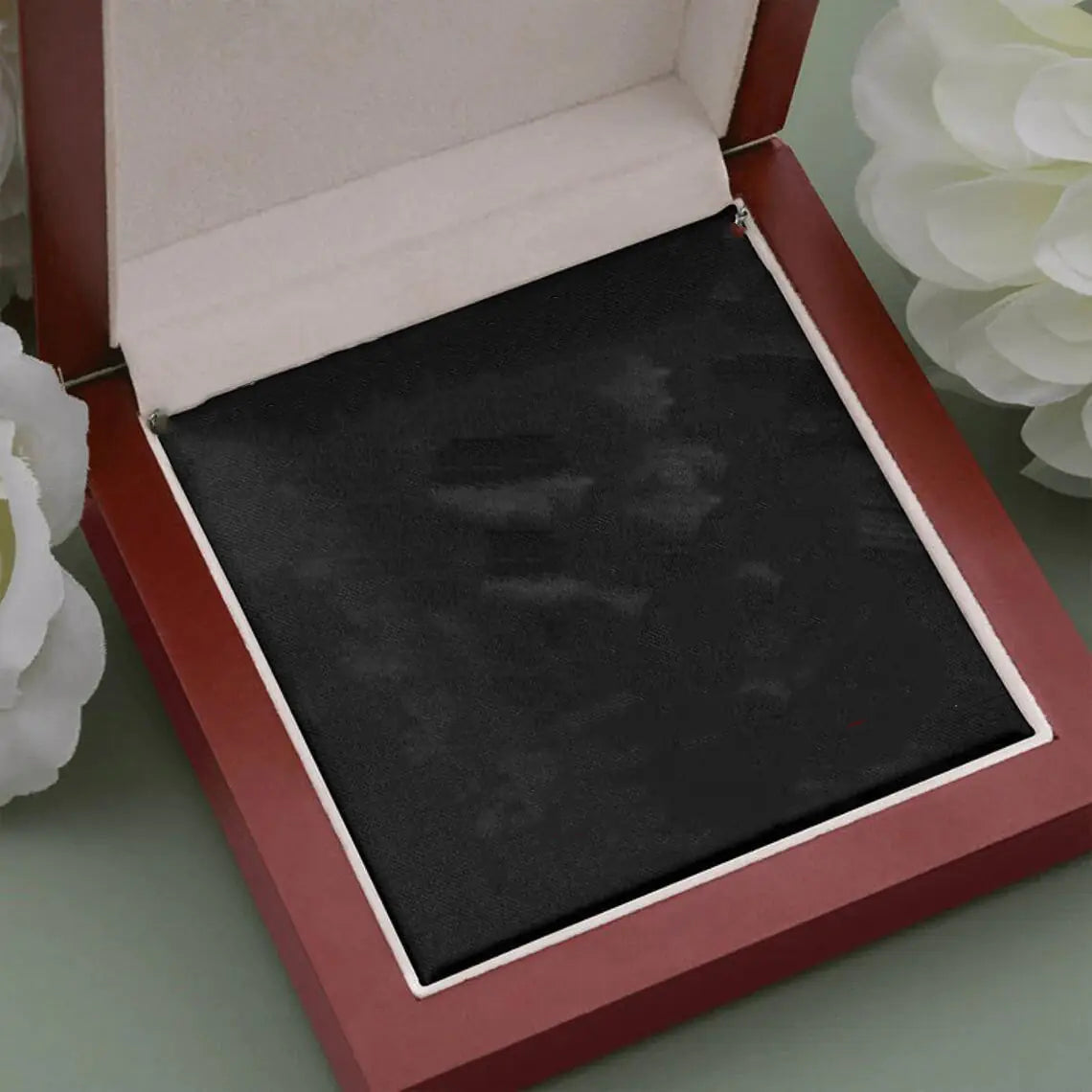 Naszyjnik z wisiorkiem w kształcie serca i koniczyny – symbol wiecznej miłości, idealny na Dzień Matki