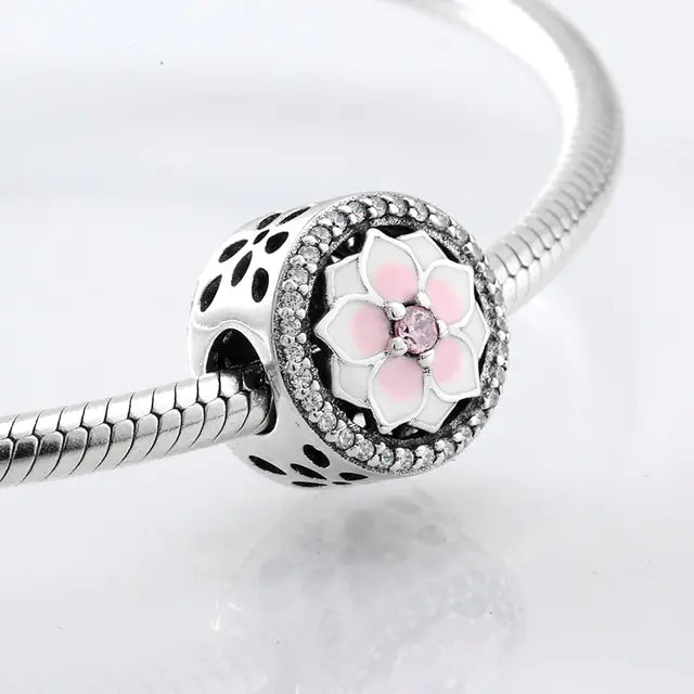 Luksusowa bransoletka ze srebra S925 z koralikami z żywicy epoksydowej i wisiorkiem magnolii